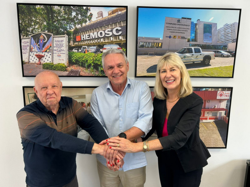 Valter Brasil, Alvin Laemmel e Rúblia Albers Magalhães, presidente do Conselho Curador da FAHECE