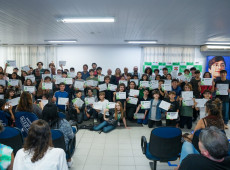 Sonhos que ganham vida: jovens e familiares emocionam durante formatura do projeto Novos Talentos
