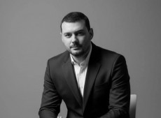 A empresa foi criada pelo empreendedor Piter Santana, profissional com sólida trajetória no associativismo e na defesa do ambiente de negócios