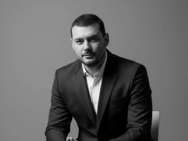 A empresa foi criada pelo empreendedor Piter Santana, profissional com sólida trajetória no associativismo e na defesa do ambiente de negócios