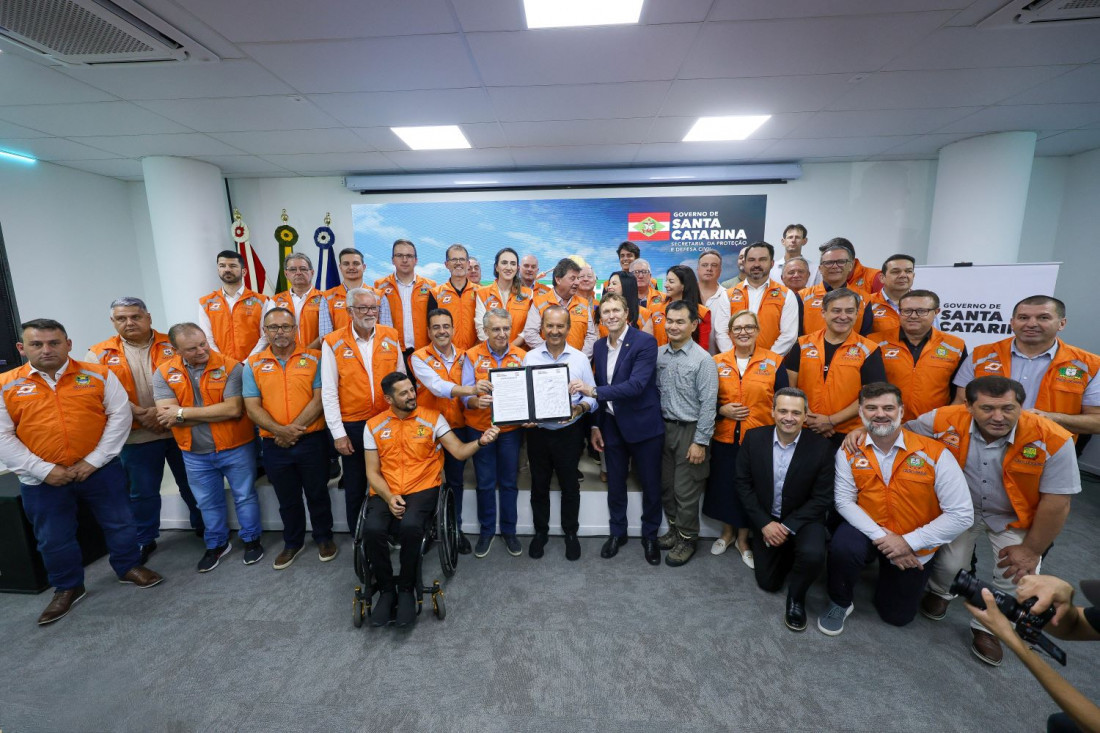 Governador anuncia R$ 102 milhões em Proteção e Defesa Civil para o Sul do estado
