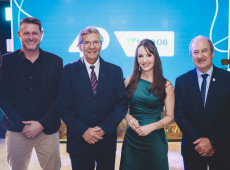  Rodinei Munaretto, ao lado do presidente Rui Schneider da Silva, passa a integrar a Diretoria Executiva da Central SC/RS, juntamente com Elisete Cavalieri e Olavo Lazzarotto.