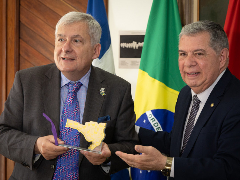 
Ioannis Tzovas Mourouzis, embaixador da Grécia no Brasil, e o deputado Mário Motta.