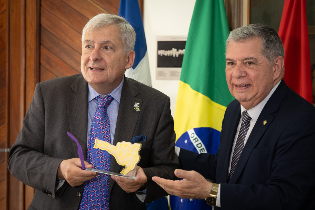 
Ioannis Tzovas Mourouzis, embaixador da Grécia no Brasil, e o deputado Mário Motta.