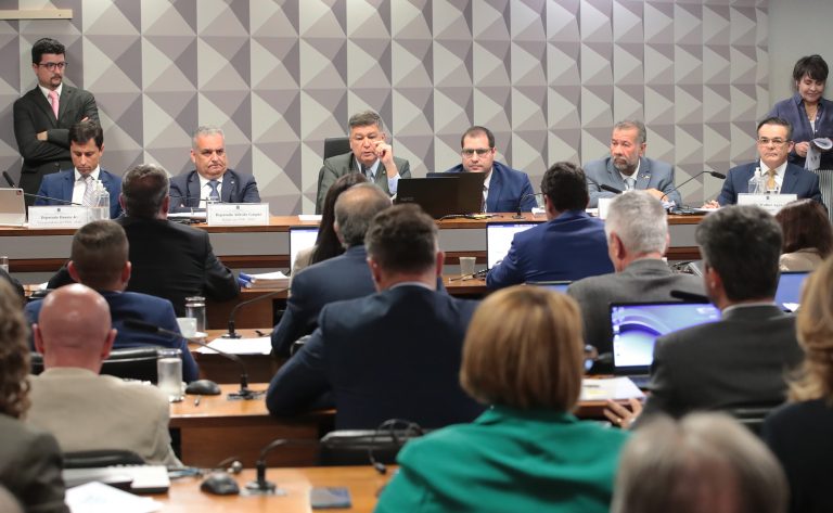 Reunião da CPMI que ouviu o ex-ministro Carlos Lupi

