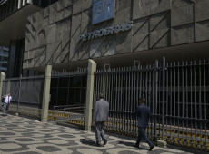 Petroleiros aprovam greve nacional a partir de segunda-feira