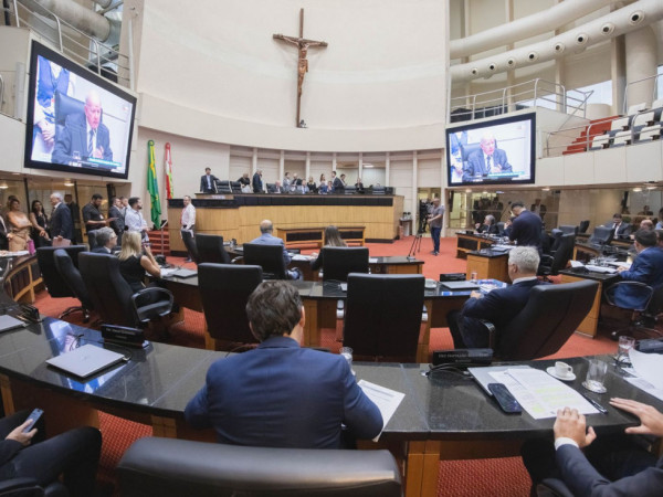 Reuni&atilde;o das comiss&otilde;es conjuntas rejeitou proposta do CRECI-SC
