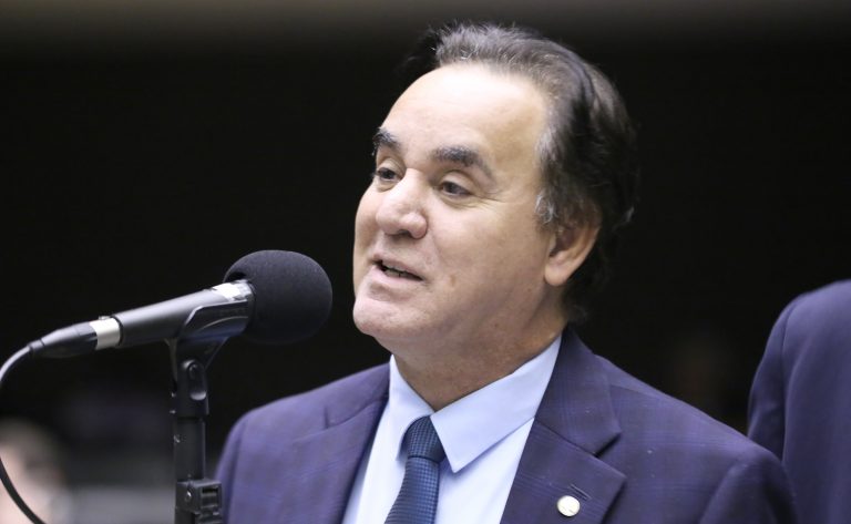 Natural de Minas Novas (MG), Barroso é empresário

