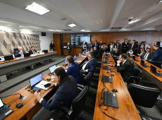 Plen&aacute;rio da CCJ, presidida pelo senador Otto Alencar (E)

