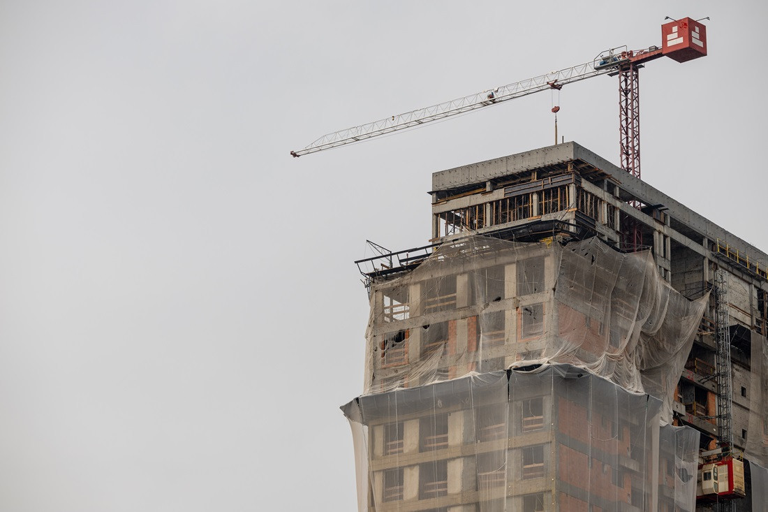 A alta de 83,8% representa o salto de 69 mil empresas ativas na construção civil catarinense em 2020 para 126,1 mil empresas ativas em 2025