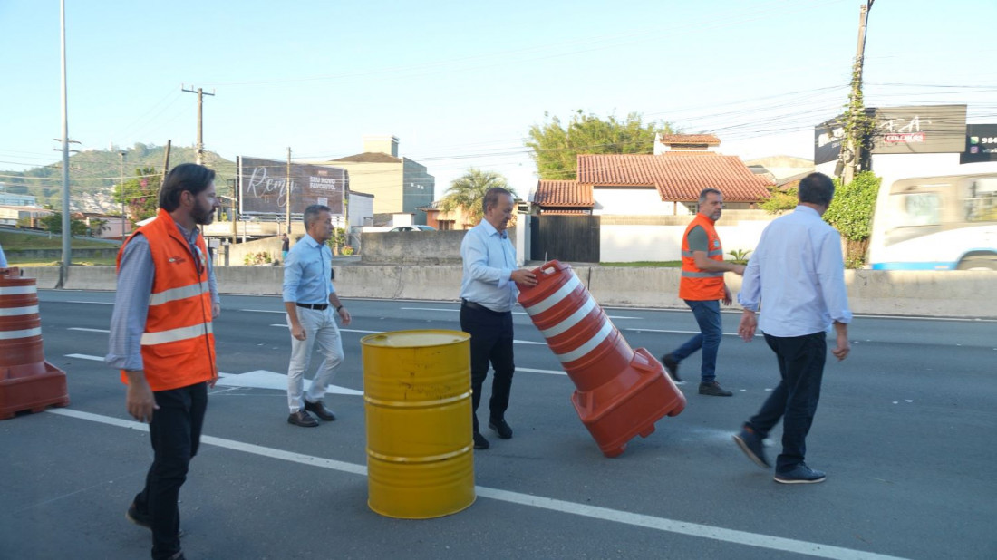 Ação realizada às 6h desta quinta-feira pelo governador Jorginho Mello e pelo prefeito Topázio Neto marca a entrega parcial de uma das obras mais aguardadas de Florianópolis, integrante do programa 