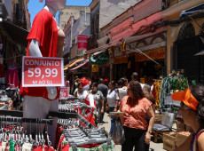 Com&eacute;rcio popular do Rio tem movimenta&ccedil;&atilde;o intensa &agrave;s v&eacute;speras do Natal