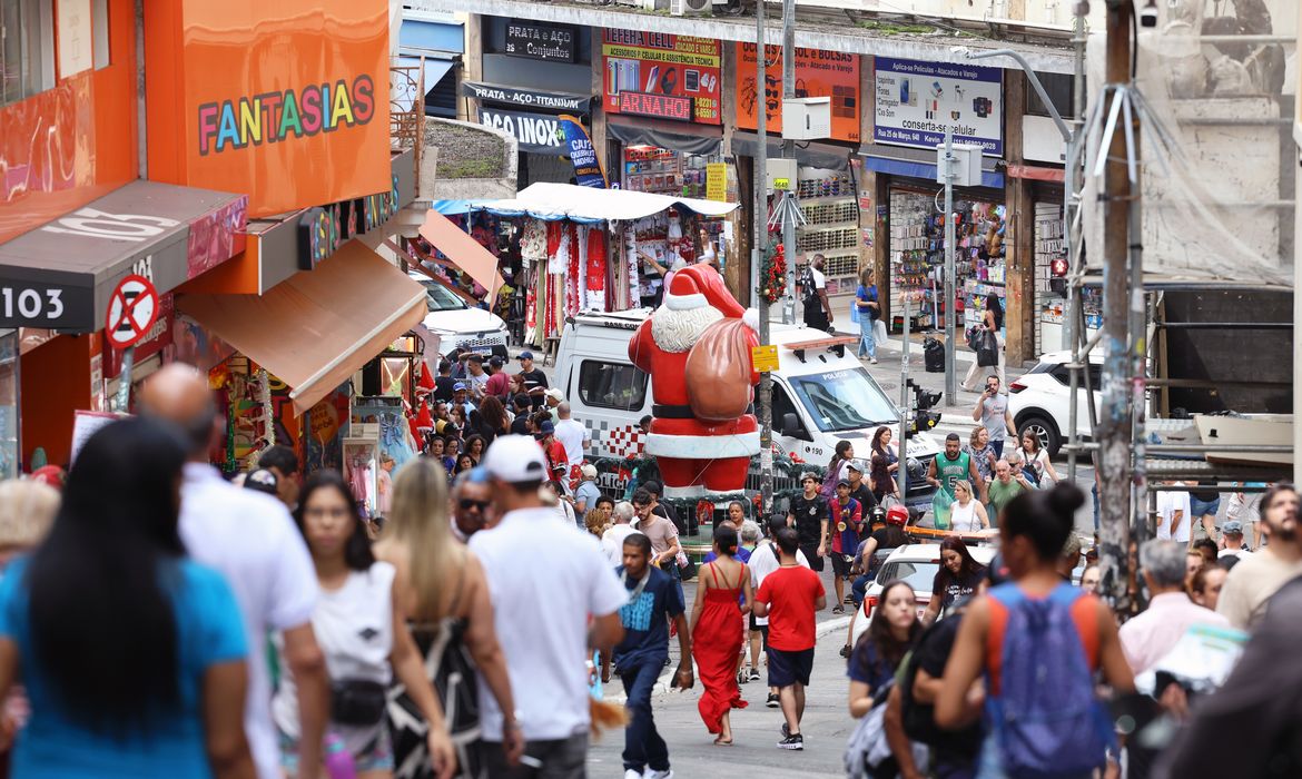 Novo salário mínimo será de R$ 1.621 em 2026