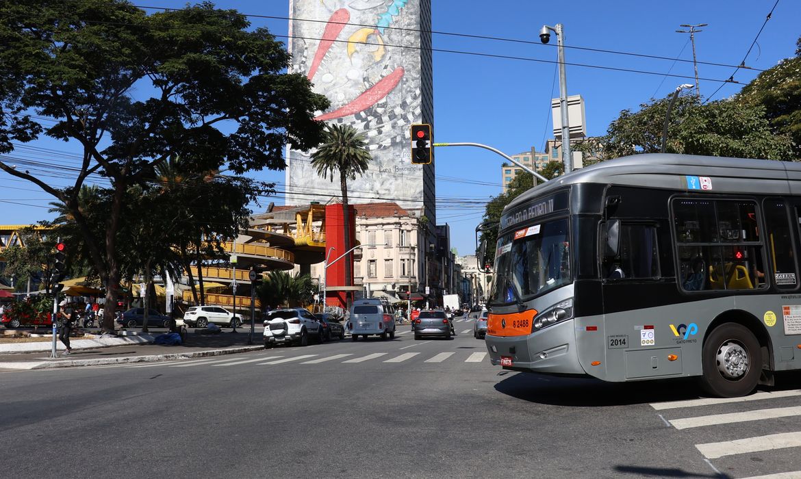 Prefeitura de SP anuncia aumento nas passagens de ônibus para R$ 5,30