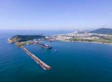 a&ccedil;&otilde;es garantir&atilde;o a expans&atilde;o das conex&otilde;es mar&iacute;timas do Porto de Imbituba, que preveem mais de R$ 300 milh&otilde;es em investimentos p&uacute;blicos.