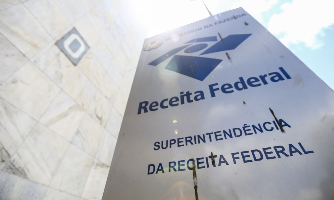 Receita paga lote residual de restituição do IRPF de dezembro de 2025
