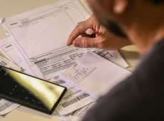 Sal&aacute;rio m&iacute;nimo de R$ 1.621 come&ccedil;a a valer nesta quinta-feira