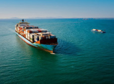 Com tarifa&ccedil;o de Trump, exporta&ccedil;&otilde;es para EUA caem 6,6% em 2025