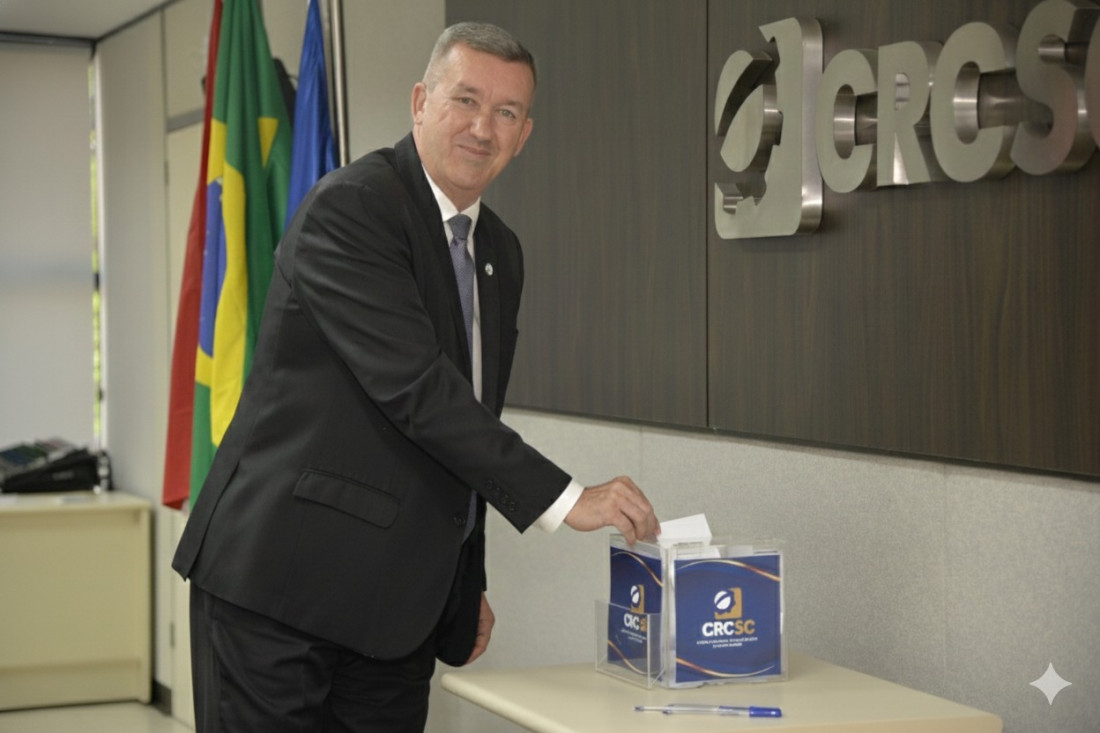 Lecir atua na área da contabilidade desde 1985. É empresário contábil e sócio da Escricon Contabilidade, em Tubarão, consolidando uma trajetória de quase quatro décadas dedicadas à profissão.