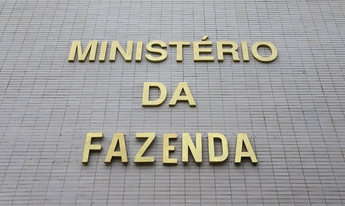 Fazenda comemora IPCA de 4,26% e projeta menor inflação do Plano Real