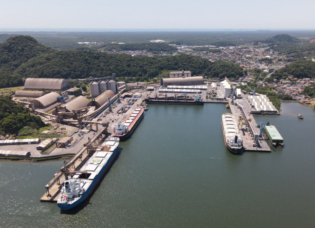 o Porto de São Francisco do Sul manteve o crescimento atingindo 17,5 milhões de toneladas e um crescimento acumulado nos últimos três anos de 39%