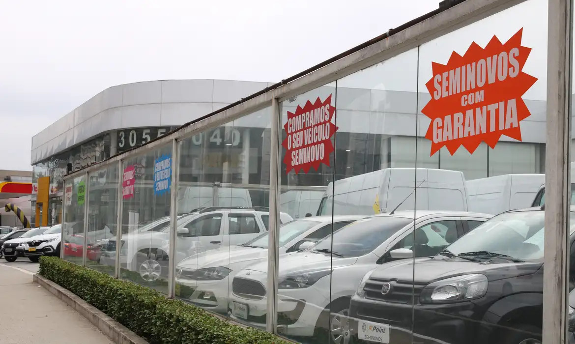 Financiamento de veículos fecha 2025 com 7,3 milhões de unidades 