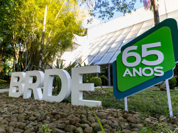 Em Santa Catarina, o banco est&aacute; em 293, do 295 munic&iacute;pios. 
