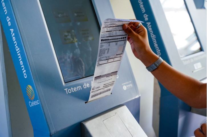 Celesc suspende cortes de energia e facilita parcelamento para atingidos pelas chuvas em Santa Catarina