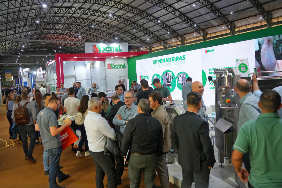 A feira mobiliza mais de 120 fornecedores locais e deve gerar cerca de R$ 15 milhões em movimentação econômica local