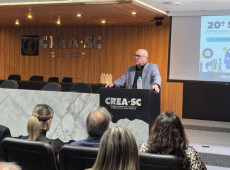 Abriram o semin&aacute;rio o presidente Kita Xavier, a gerente regional Sul do Confea, eng&ordf; Caroline Burtet, a diretora financeira da M&uacute;tua SC, eng&ordf; Roberta Maas e o presidente da CredCrea, eng. Gel&aacute;sio Gomes.