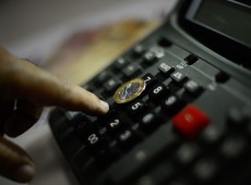 D&iacute;vida p&uacute;blica pode alcan&ccedil;ar at&eacute; R$ 10,3 trilh&otilde;es em 2026