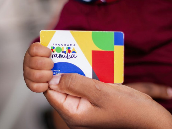 Caixa paga Bolsa Fam&iacute;lia a benefici&aacute;rios com NIS de final 9