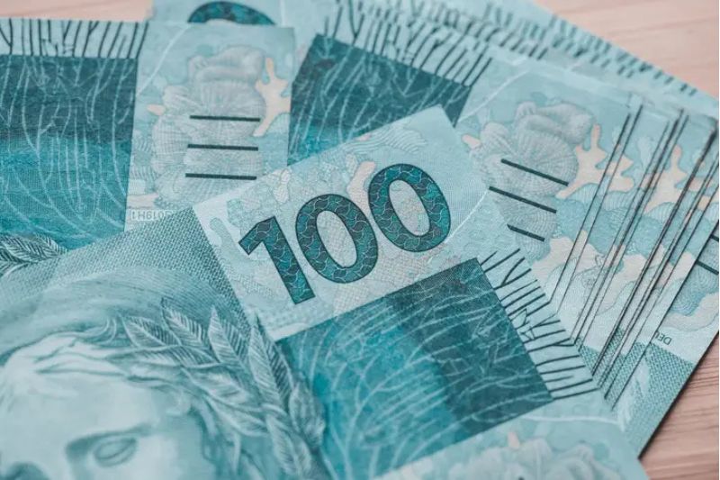 Salário mínimo: novo valor de R$ 1.621 começa a ser pago nesta segunda
