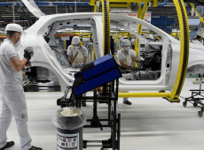 Ind&uacute;stria fecha 2025 com alta de 0,6%, pressionada pelos juros altos