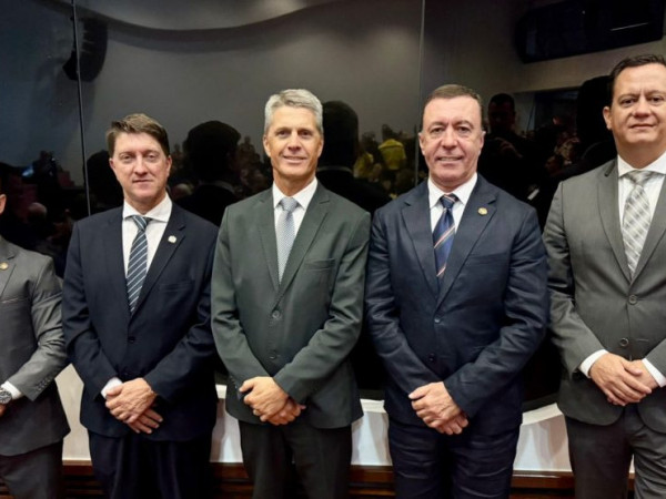 o secret&aacute;rio de Estado da Seguran&ccedil;a P&uacute;blica de Santa Catarina, Coronel Fl&aacute;vio Rog&eacute;rio Pereira Graff, representando a SSP, foi homenageado pelos relevantes servi&ccedil;os prestados &agrave; &aacute;rea da Seguran&ccedil;a P&uacute;blica