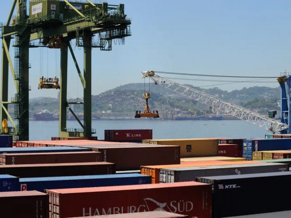 Balan&ccedil;a comercial de janeiro de 2026 registra superavit de US$ 4,3 bilh&otilde;es
