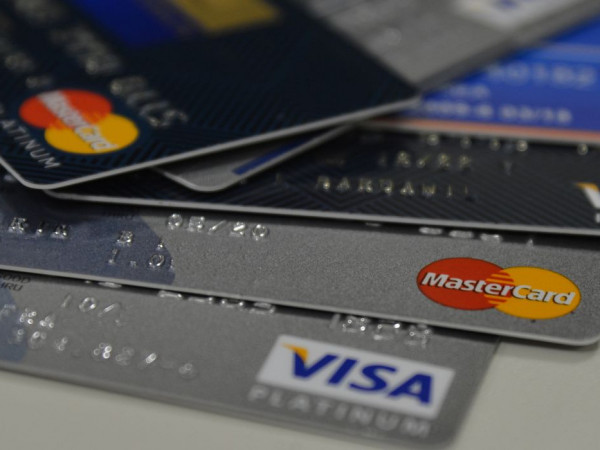 Percentual de fam&iacute;lias com d&iacute;vidas cresce, mas inadimpl&ecirc;ncia cai