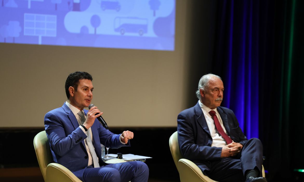 Ministros defendem mais parcerias em investimentos em infraestrutura