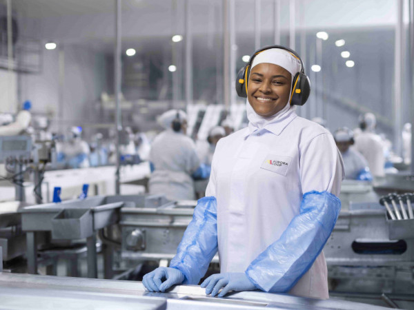  Principais vagas abertas s&atilde;o para operadores de produ&ccedil;&atilde;o nas unidades industriais de su&iacute;nos, aves e leite.