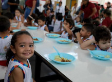 Publicada resolu&ccedil;&atilde;o que reajusta repasses por aluno para merenda escolar
