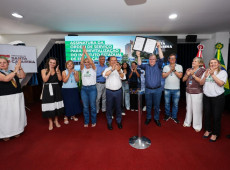  Jorginho Mello assinou a Ordem de Servi&ccedil;o no valor de R$ 5 milh&otilde;es para pintura, revitaliza&ccedil;&atilde;o e recupera&ccedil;&atilde;o estrutural do Instituto Estadual de Educa&ccedil;&atilde;o, maior escola da rede e refer&ecirc;ncia na Am&eacute;rica Latina.