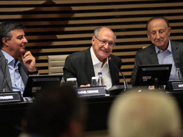 Alckmin diz que redu&ccedil;&atilde;o da jornada de trabalho &eacute; tend&ecirc;ncia mundial