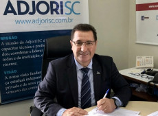 Jos&eacute; Roberto Deschamps &eacute; Presidente da Adjori/SC e Presidente da Adjori/Brasil
