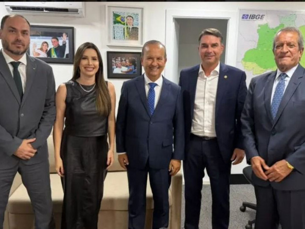 Carlos Bolsonaro, Carol de Toni, governador Jorginho Mello, Fl&aacute;vio Bolsonaro e Valdemar Costa Neto