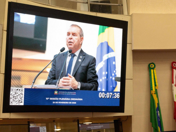 Diagnosticado com doen&ccedil;a neurol&oacute;gica que compromete sua voz, o parlamentar usou recursos da IA para manter sua atua&ccedil;&atilde;o parlamentar