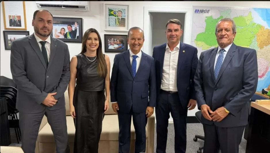 Carlos Bolsonaro, Carol de Toni, governador Jorginho Mello, Flávio Bolsonaro e Valdemar Costa Neto