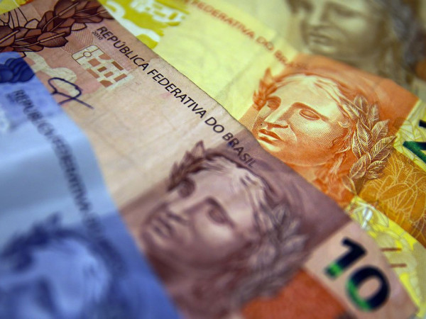 Pr&eacute;via da infla&ccedil;&atilde;o de fevereiro atinge 0,84%, diz IBGE