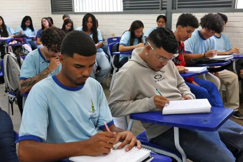 MEC disponibiliza canal oficial para consulta Pé-de-Meia sobre pagamentos e frequência
