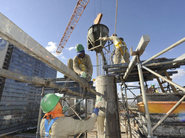 Estimativas do mercado para infla&ccedil;&atilde;o e PIB ficam est&aacute;veis