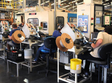 Alta da atividade industrial em janeiro n&atilde;o compensa perdas acumuladas